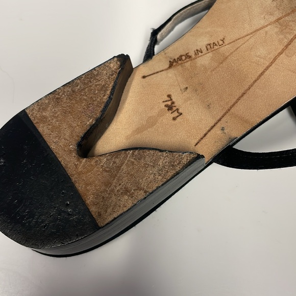 KATE SPADE. Woman’s. Leather butterfly gem size 8. Excellent condition - Picture 9 of 10